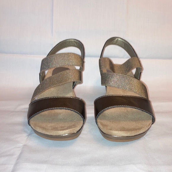 Macy’s Gilded Gold Wedge Sandals - Picture 6 of 7